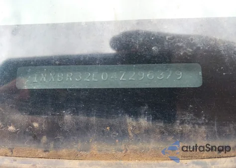 2004 Toyota Corolla S z USA, uszkodzony, nr VIN 1NXBR32E04Z296379